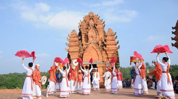 Tìm hiểu chi tiết về lễ hội Tháp Bà Ponagar nổi tiếng Nha Trang