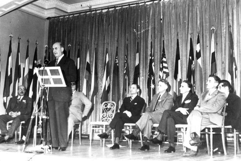 Hệ thống tiền tệ Bretton Woods được ra đời vào năm 1944