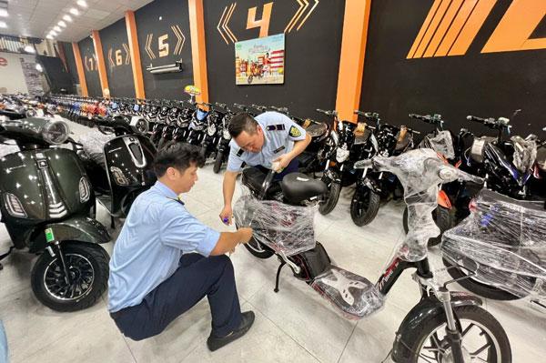 10 địa điểm kinh doanh tại của chuỗi Phoxedien.com vi phạm mặt hàng