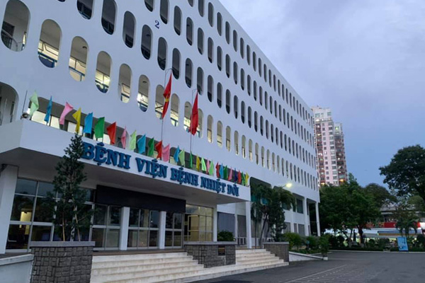 Bệnh viện Bệnh Nhiệt đới TP.HCM ghi nhận 53 nhân viên dương tính nCoV dù đã được tiêm vaccine