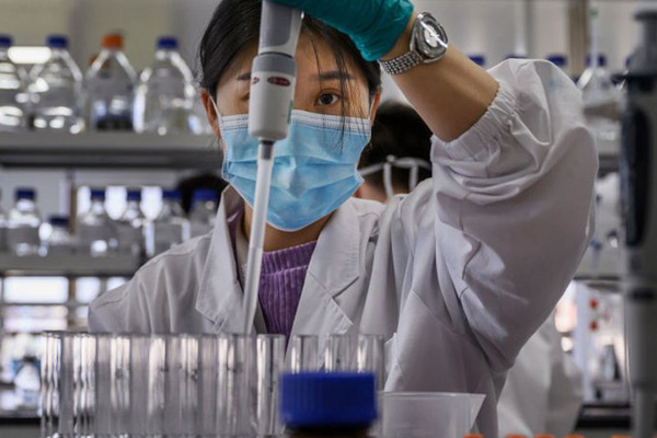 Thứ trưởng Bộ Y tế phê duyệt thử nghiệm giai đoạn cuối Vaccine Covid-19 của Việt Nam