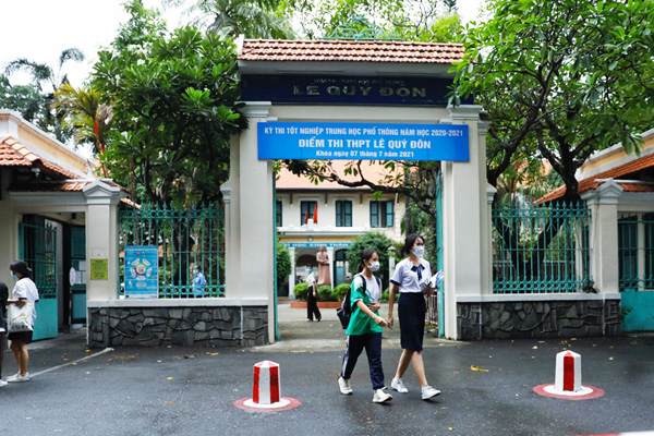 TP. Hồ Chí Minh học sinh ngất xỉu tại phòng thi, xét nghiệm dương tính với SARS-CoV-2