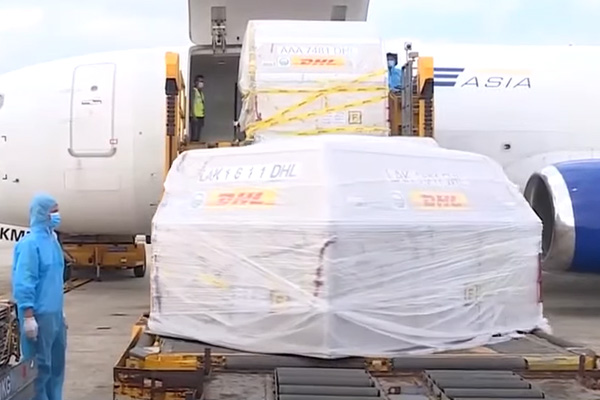 Những liều vắc xin Pfizer đầu tiên về Việt Nam