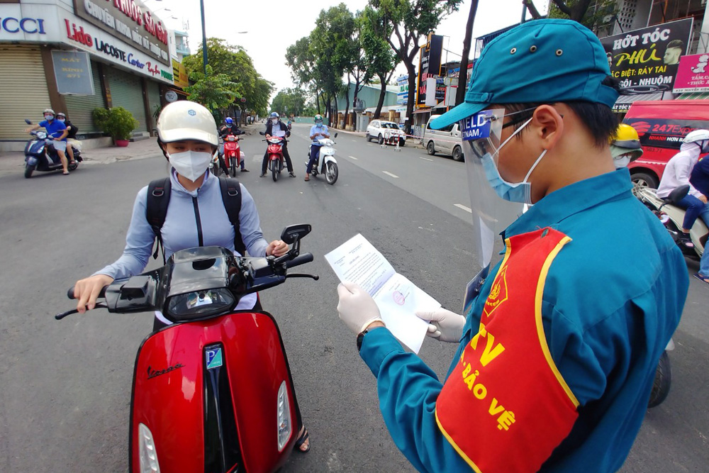 TP Hồ Chí Minh hiện tại đi lại thế nào khi thực hiện chỉ thị 16?