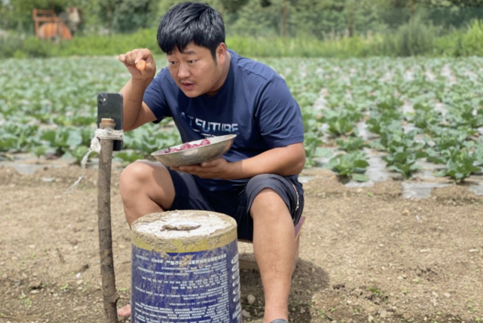 Nông dân Trung Quốc kiếm chục triệu đô/năm nhờ livestream bán nông sản