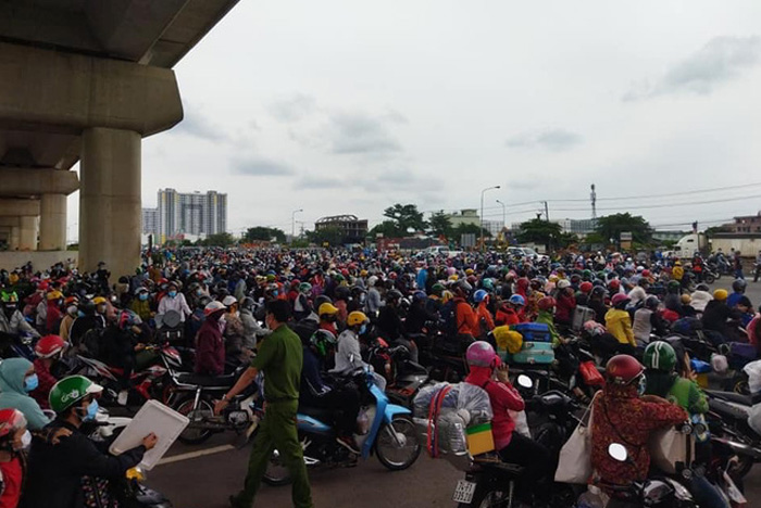 Người dân lao động tại TP Hồ Chí Minh lại ùn ùn đổ về quê