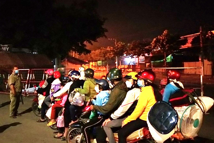 Nguy cơ lây lan dịch bệnh do người dân tự phát về quê