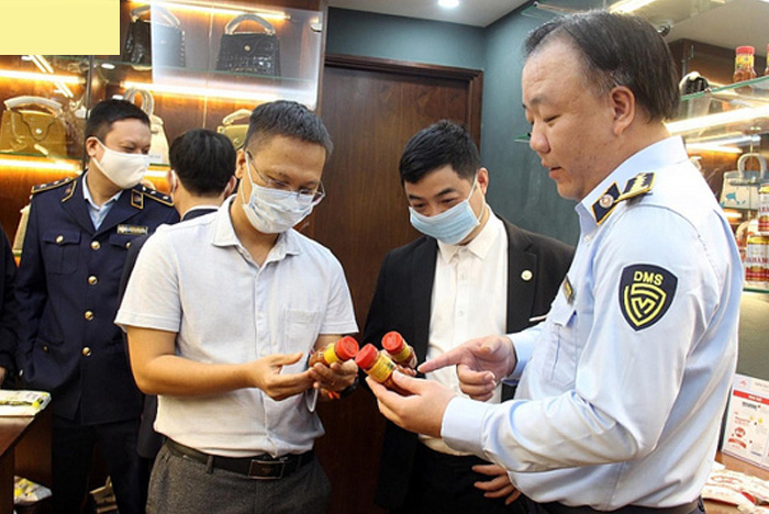 Ra mắt phòng trưng bày hàng thật - hàng giả