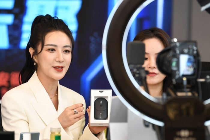 Trung Quốc phạt nặng hành vi trốn thuế của người nổi tiếng