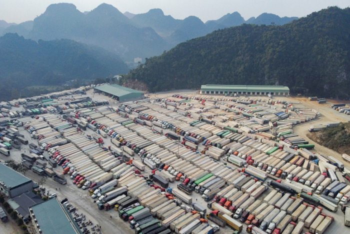 Khoảng 2300 container nông sản vẫn ùn tắc tại Lạng Sơn