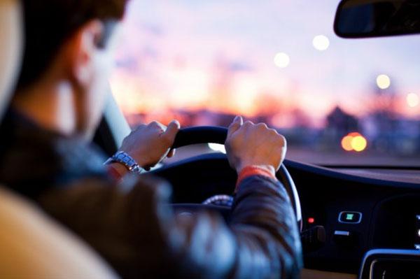 3 mẹo lái xe an toàn khi đi ngược nắng không phải ai cũng biết