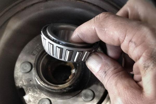 4 dấu hiệu nhận biết bạc đạn ô tô bị hỏng