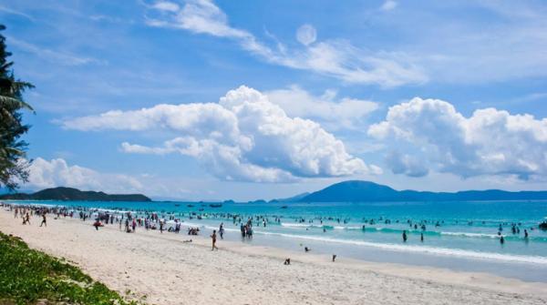 Bãi biển Dốc Lết: Địa điểm tham quan gần cực đông tổ quốc