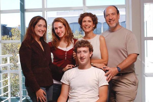 Bật mí các bí quyết nuôi dạy con thành tài của cha mẹ tỷ phú Mark Zuckerberg