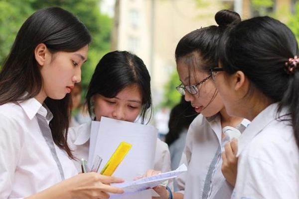 Bức tranh điểm chuẩn 2022