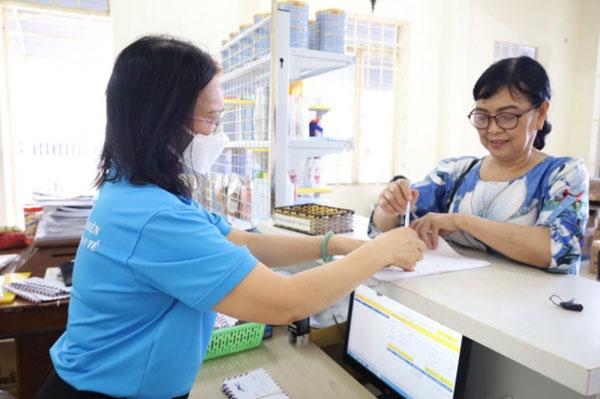 Cách thức, địa điểm nhận lương hưu và trợ cấp BHXH mới nhất