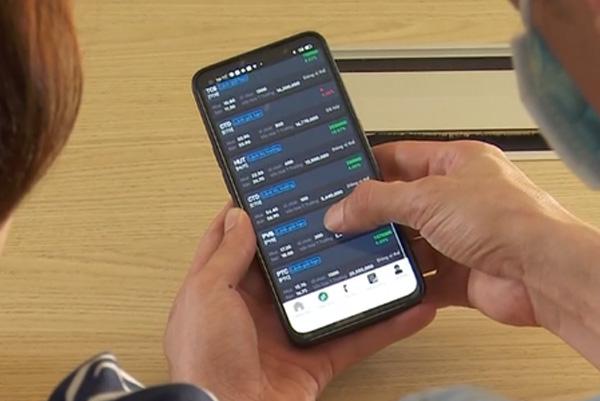 Cảnh báo các app đầu tư chứng khoán giả mạo