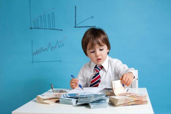 Cha mẹ có nên dạy con mình cách quản lý tiền khi còn nhỏ?