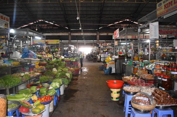 Chợ truyền thống ế ẩm: Nguyên nhân và giải pháp