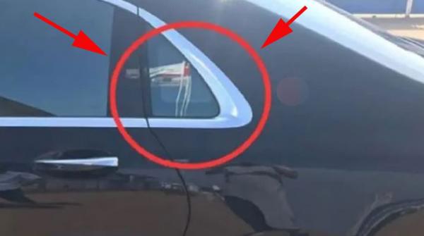 Cửa kính tam giác phía sau xe ô Tô: Đặc điểm & công dụng