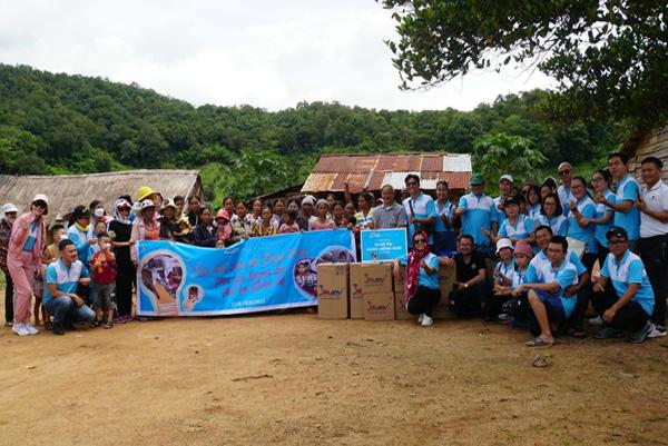 Đoàn thiện nguyện Zen Sharing trao tặng những phần quà ý nghĩa cho trẻ em khiếm thị và đồng bào dân tộc nghèo tại Lâm Đồng