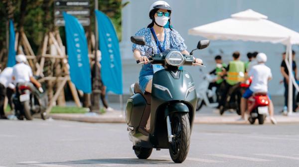 Giá xe máy điện: Phân tích thực trạng & các yếu tố tác động