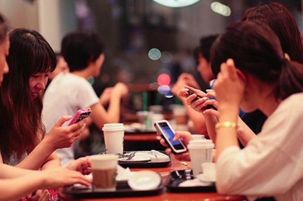 Hệ lụy từ nghiện mạng xã hội