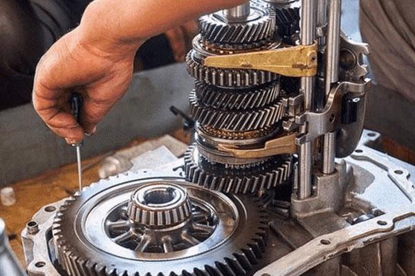 Hộp số xe ô tô thiếu nhớt: Cách nhận biết và biện pháp khắc phục