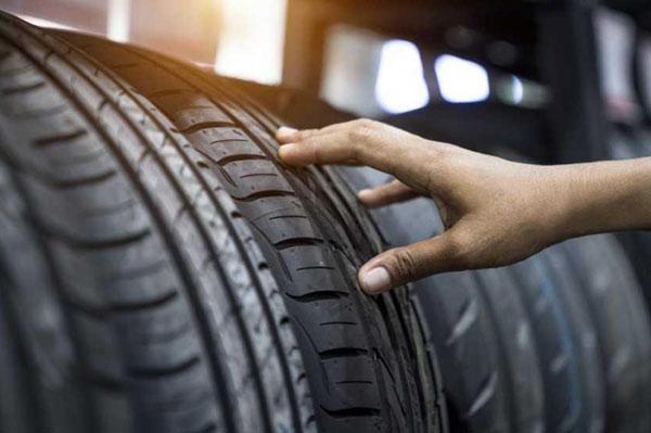 Hướng dẫn cách khắc phục lốp ô tô rò hơi với chi phí thấp