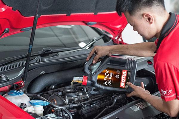 Kinh nghiệm chọn dầu nhớt ô tô giúp động cơ bền, tiết kiệm nhiên liệu