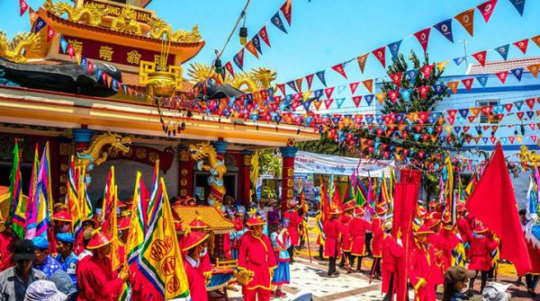 Lễ hội Dinh Bà Ông Lang : Vẻ đẹp văn hóa vùng đảo ngọc