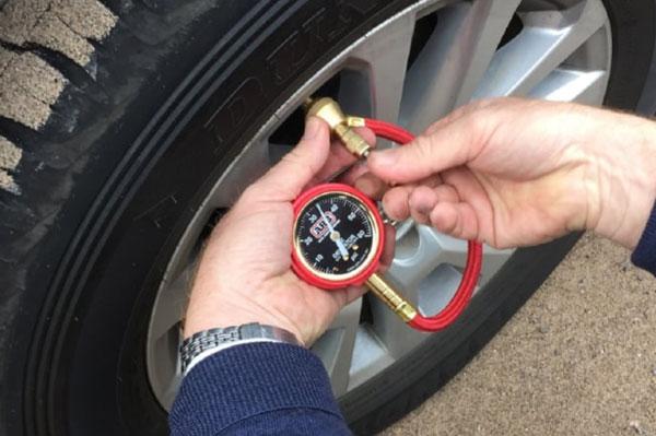 Lốp xe xuống hơi chậm: Những điều tài xế cần biết về căn bệnh này