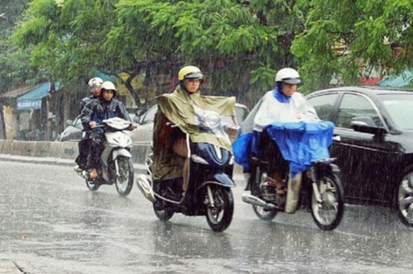 Mách bạn 3 cách phanh xe máy khi trời mưa đảm bảo an toàn