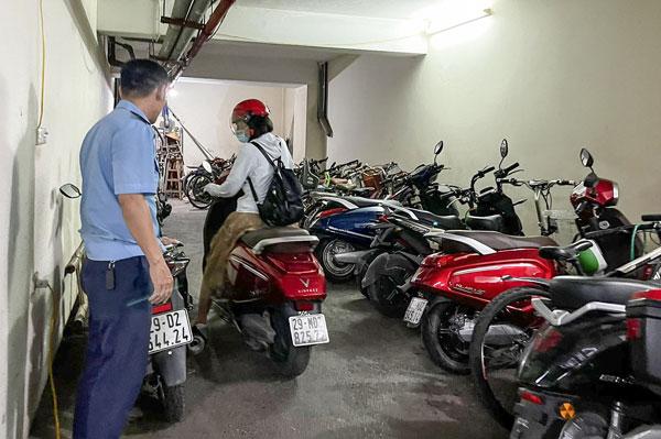 Nhiều chung cư tại Hà Nội cấm người dân sạc xe điện