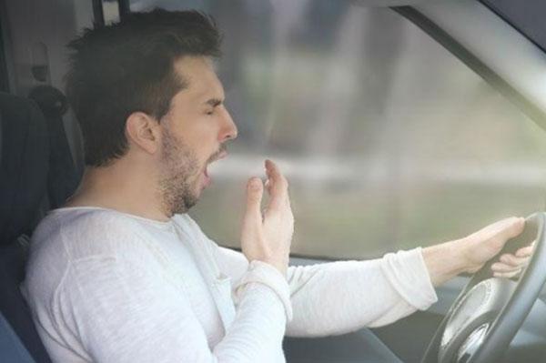 Những biểu hiện tài xế sắp ngủ gật bạn nên đề phòng