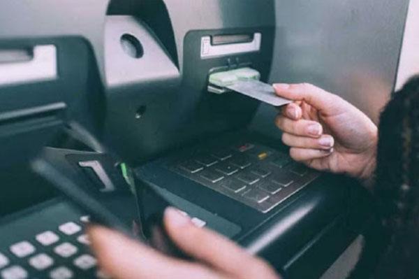 Quy định về hạn mức chuyển tiền qua thẻ ATM mà bạn cần biết!