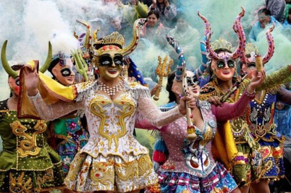 Rio Carnival lễ hội hóa trang nóng bỏng nhất Brazil