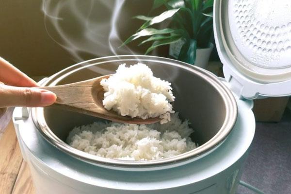 Sai lầm nấu ăn bằng nồi cơm nhất định bạn phải biết!