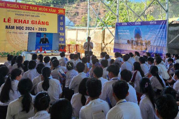Sivila phối hợp cùng trường trung học phổ thông Gia Viễn tổ chức chương trình hướng hướng nghiệp cho các bạn học sinh
