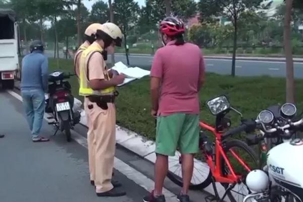 Tăng cường xử lý người đi xe đạp vi phạm giao thông