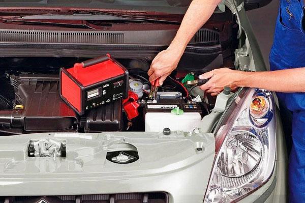 Thay bình ắc quy ô tô tận nơi theo yêu cầu 24/7 Nhà Bè