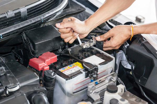 Thay bình ắc quy ô tô tận nơi theo yêu cầu 24/7 Quận 8