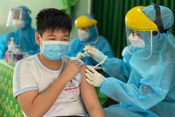 Tiêm vắc xin cho trẻ từ 5 - 12 tuổi