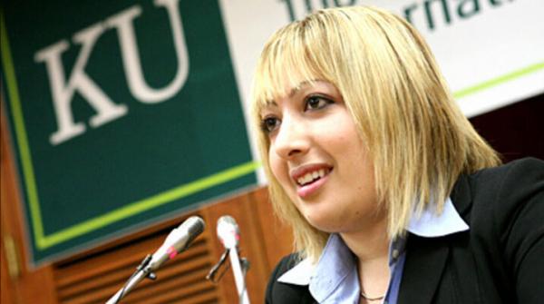 Tiểu sử Alia Sabur: Hành trình trở thành giáo sư ở Tuổi 18