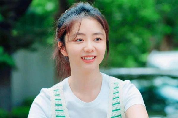 Tiểu sử Đàm Tùng Vận: Nữ thần thanh xuân cân đủ mọi vai diễn