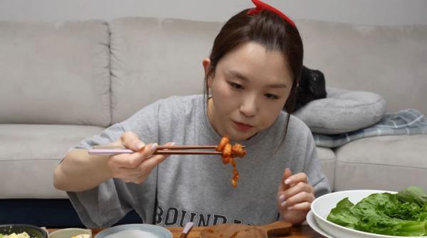 Tiểu sử Hamzy: Youtuber Mukkbang bị CĐM Trung Quốc tẩy chay
