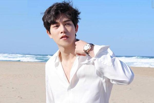 Tiểu sử Kang Min Hyuk: Từ tay trống CNBLUE đến nam thần màn ảnh Hàn