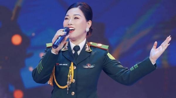 Tiểu sử NSƯT Hương Giang - Giọng hát vàng của Quân đội