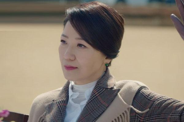 Tiểu sử Seo Yi Suk: Nữ diễn viên phụ quá ngầu dù ở tuổi 57