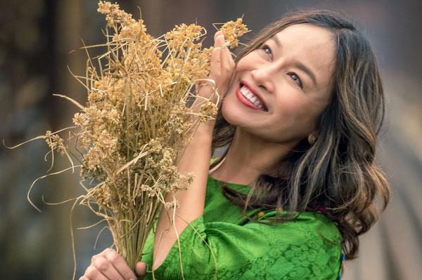 Tiểu sử Tú Oanh: Bông hoa muộn nở của điện ảnh Việt Nam